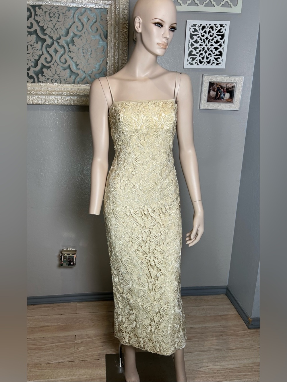 Vintage Ling Lace Sheath Evening Dress - Cream - Picture 10 of 12